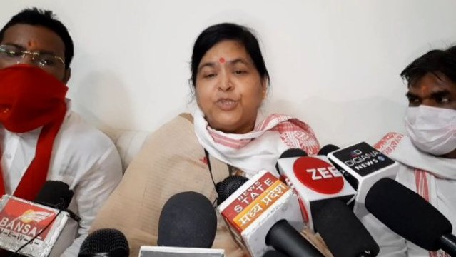 Usha Thakur Minister : मध्य प्रदेश की मंत्री उषा ठाकुर के साथ सेल्फी लेनी है तो देने होंगे 100 रुपए