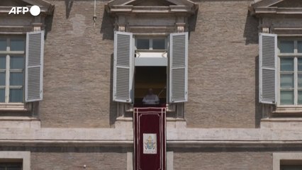 Papa, torna l'Angelus a San Pietro: "In ferie riposatevi"