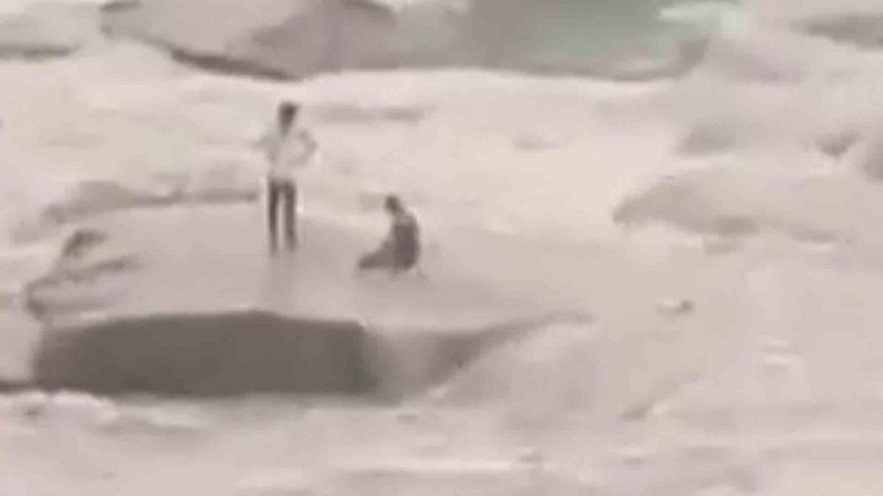 Bihar: Two youths trapped in sharp torrent of water