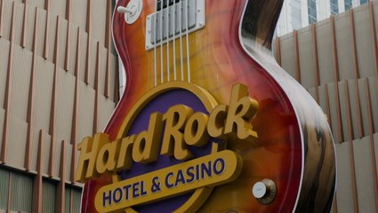 Kristen Louelle Gets A Deep Tissue Massage Featuring The TheraGun