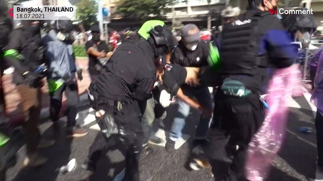 Жители Таиланда требуют отставки премьер-министра