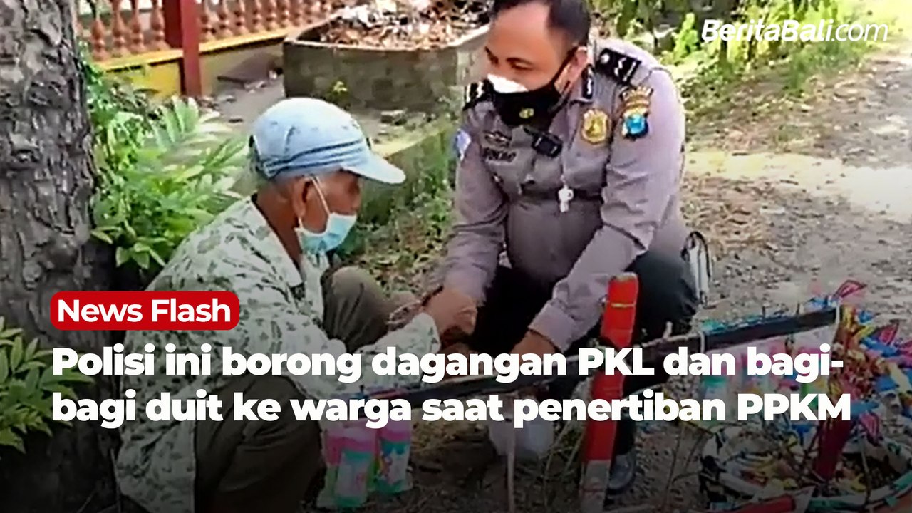 Polisi ini borong dagangan PKL dan bagi-bagi duit ke warga saat penertiban PPKM