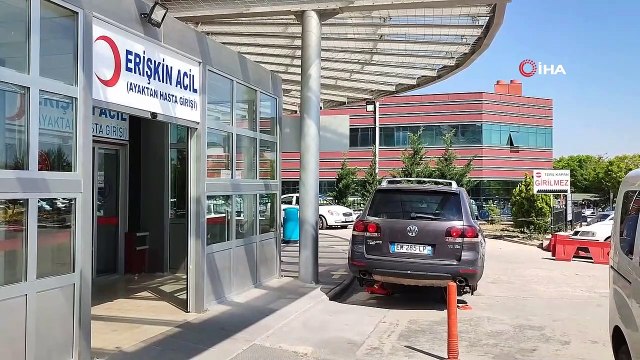 Hastane önündeki manzarayı görenler gözlerine inanamadı...Otomobili ile ters kapandan geçen sürücü bakın ne yaptı