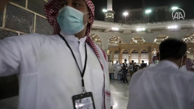 Kabe'nin örtüsü değiştirildi