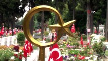 Edirnekapı Şehitliği’nde Kurban Bayramı arifesinde hüzün vardı