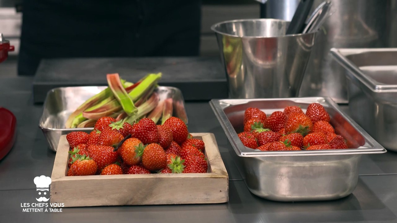 Les chefs vous mettent à table : tartelette fine fraise rhubarbe