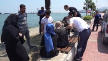 Denizde intihara kalkışan kadını zabıta ve vatandaşlar kurtardı