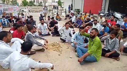 कंप्यूटर शिक्षक भर्ती की मांग लेकर शिक्षा मंत्री आवास पहुंचे  एसएएफआई कार्यकताओं की पुलिस से झड़प