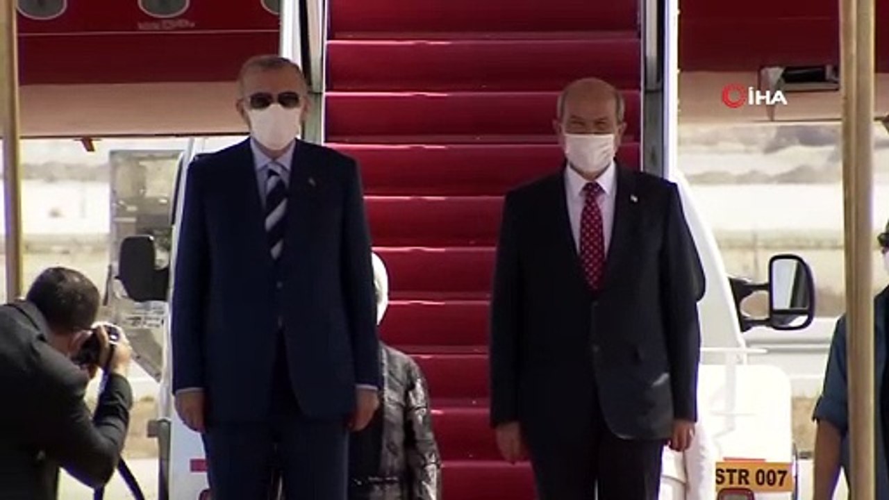 - Cumhurbaşkanı Erdoğan, KKTC’de resmi törenle karşılandı- Cumhurbaşkanı Erdoğan'a gezisinde Devlet Bahçeli ve Oğuzhan Asiltürk de eşlik ediyor