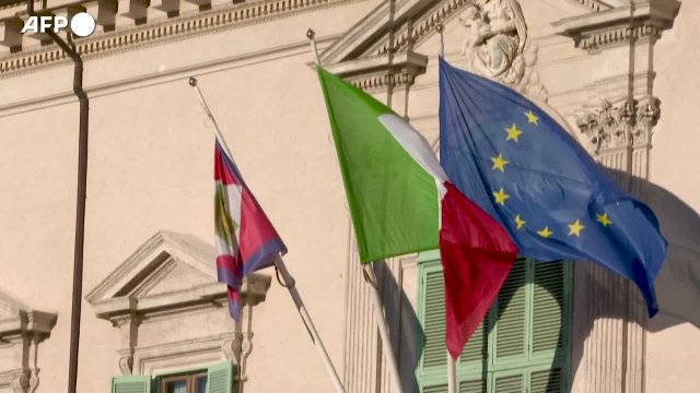 Covid, casi in aumento. Al governo il nodo green pass