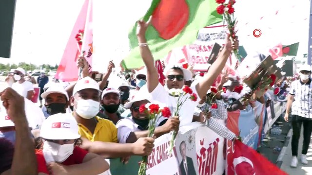 - Cumhurbaşkanı Erdoğan’a KKTC’de sevgi seli