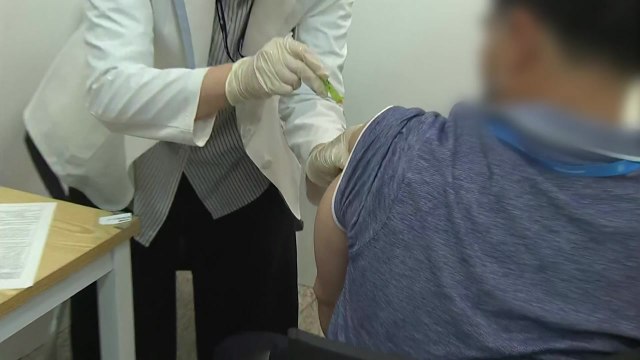 50대 일부는 화이자로 변경 ...50대 접종 마감일 또 연장 / YTN