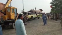 Pakistan'daki otobüs kazasında ölü sayısı 33'e yükseldi