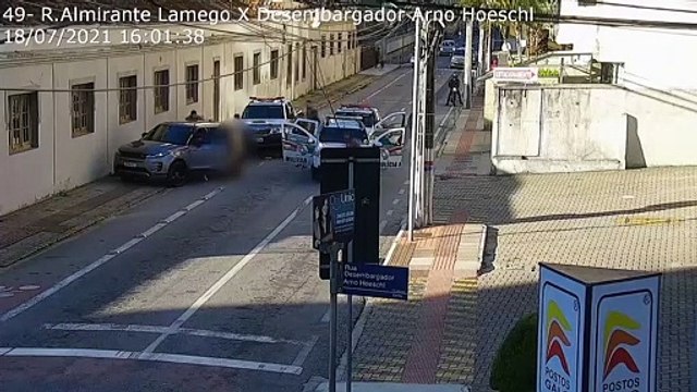 Vídeo mostra momento em que mulheres são salvas de sequestro relâmpago em Florianópolis