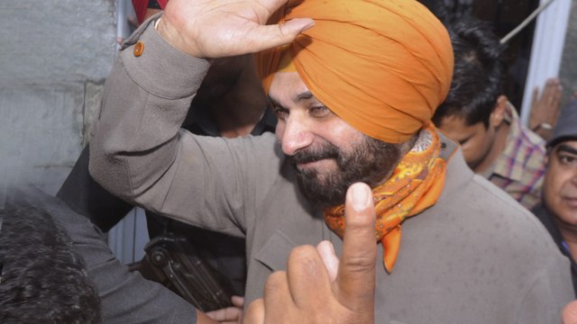 Sidhu named Punjab Cong chief, offers prayers at Gurudwara