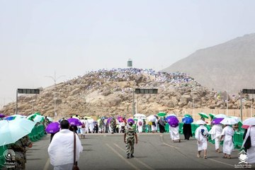Hacı adayları Arafat'ta vakfe yaptı