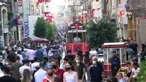 Bayram arefesinde Taksim'de korkutan yoğunluk