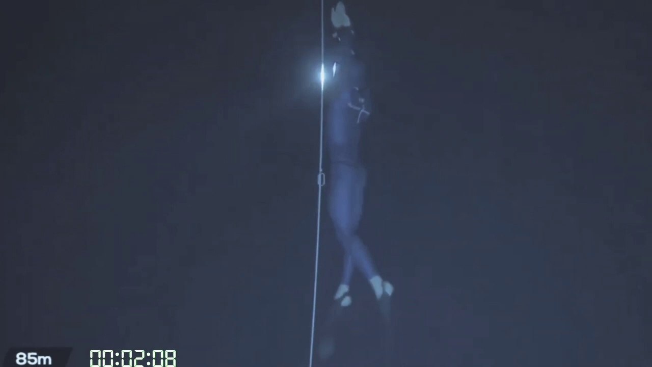 L'incroyable record d'Arnaud JERALD qui descend en apnée à -117 m (record du monde)