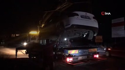 Ehliyetsiz sürücü ters dönen otomobilden burnu kanamadan çıktı