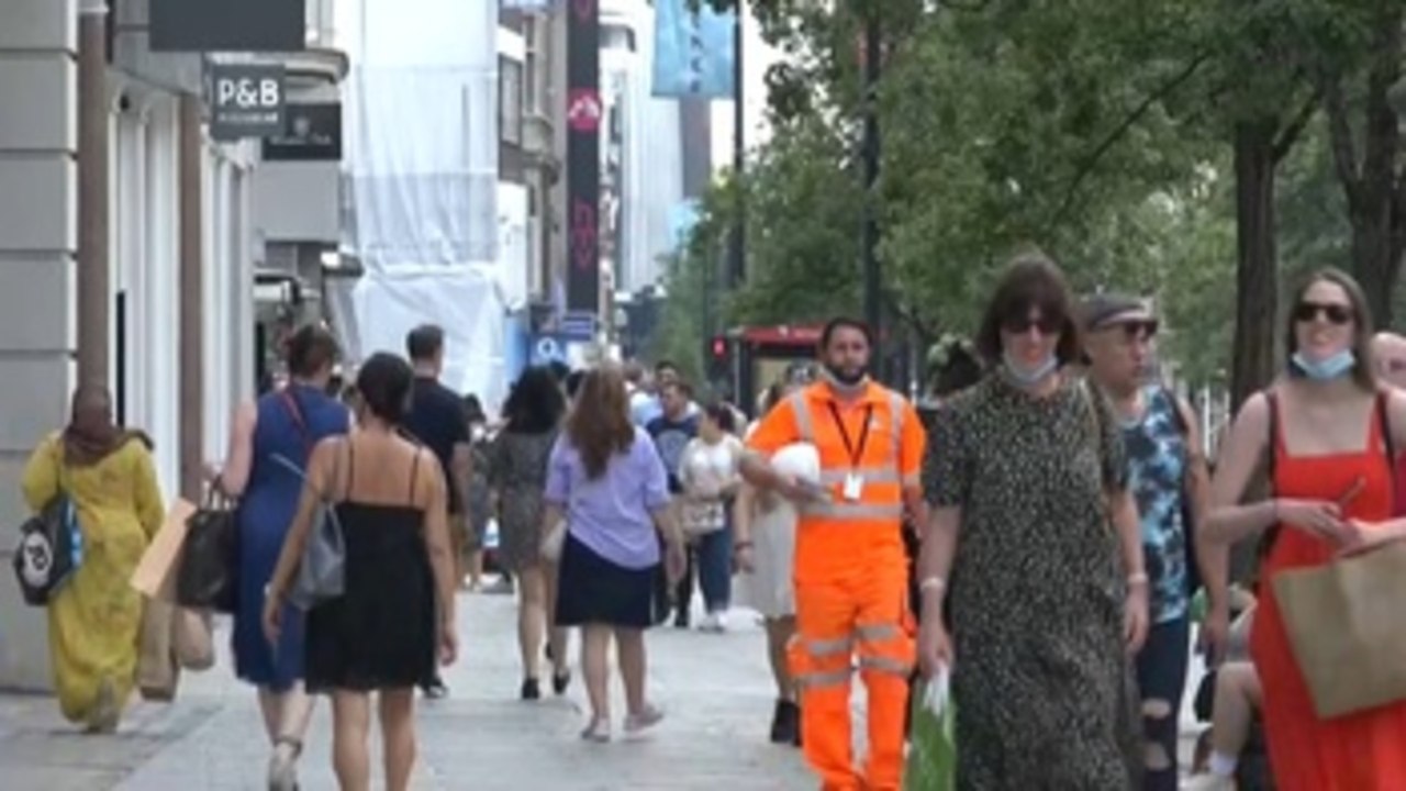 Inglaterra se lanza a la nueva normalidad pese a la ola de contagios