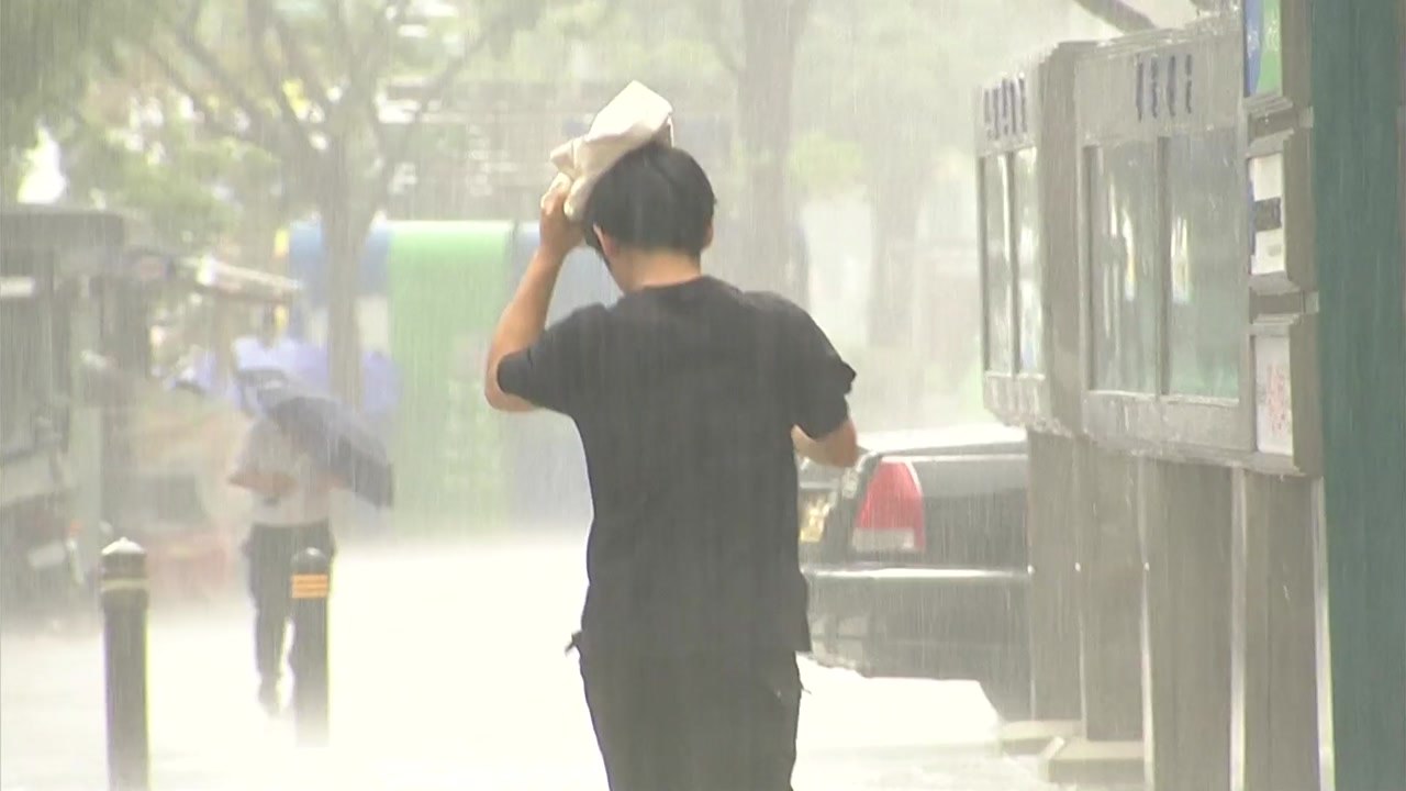 [날씨] 더 강해진 가마솥더위, 서울 34℃...오후 강한 소나기 / YTN