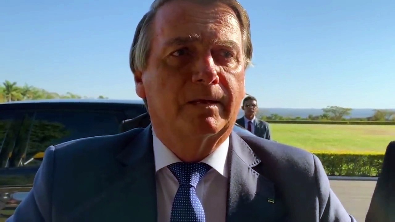 Bolsonaro alfineta Lula, critica urna e insinua desistência da eleição em 2022: 'entrego a faixa'
