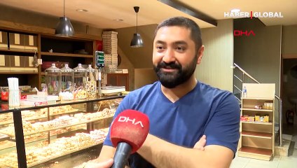 Boğanın ortalığı birbirine kattığı anlar kamerada! Kimi canını kimi yeni arabasını kurtarmaya çalıştı