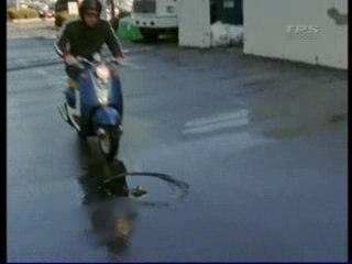 MDR CHUTE EN SCOOTER DANS LEAU