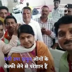 This Political Leader Charges Rs.100 Per Selfie!