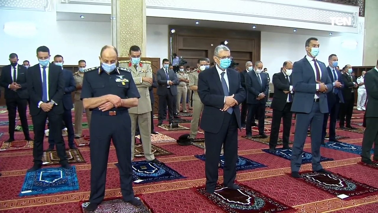 الرئيس عبد الفتاح السيسي يؤدي صلاة عيد الأضحى المبارك من مدينة العلمين الجديدة