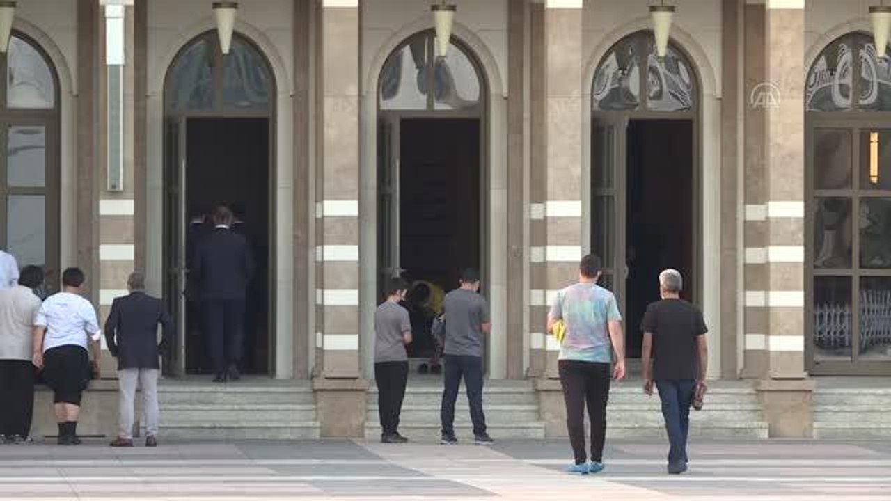 Son dakika haberi | Cumhurbaşkanı Yardımcısı Oktay, bayram namazının ardından açıklamalarda bulundu
