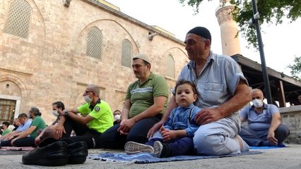 Bursa'da tarihi camiler doldu taştı
