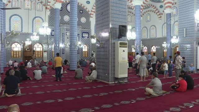 Kurban Bayramı namazı kılındı