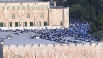 Umat Muslim di Yerusalem Laksanakan Salat Id di Halaman Masjid Al-Aqsa