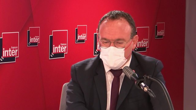 Il faut exclure les centres commerciaux de moins de 20 000 m2, parce que le pass sanitaire ne peut pas concerner des activités quotidiennes (Damien Abad)