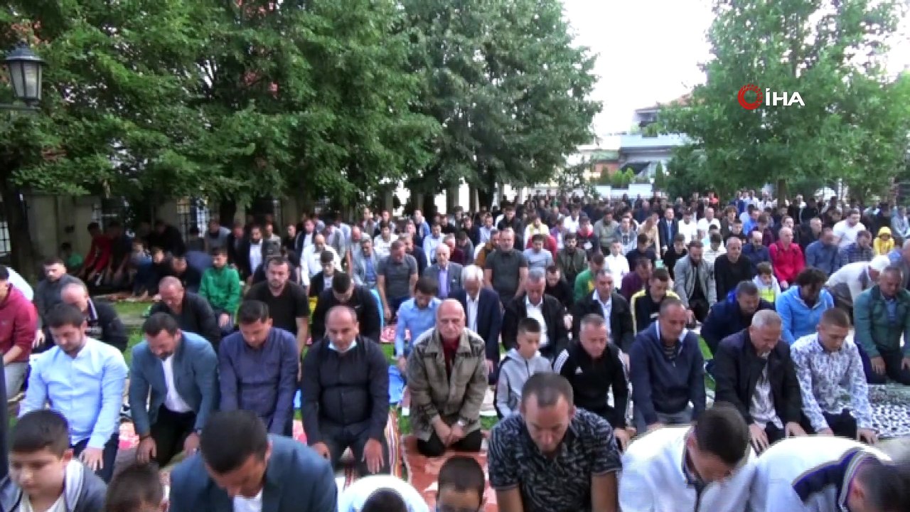 - Kosova’da yüzlerce Müslüman Kurban Bayramı namazını kıldı