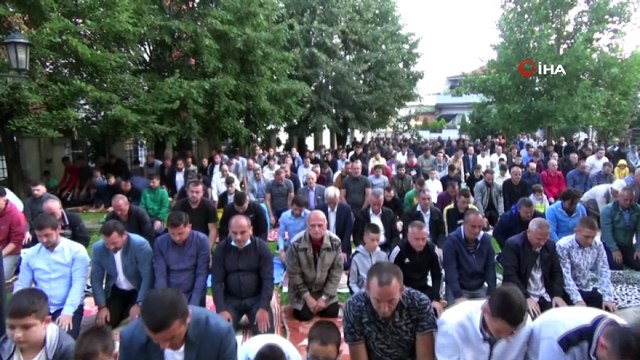 - Kosova’da yüzlerce Müslüman Kurban Bayramı namazını kıldı