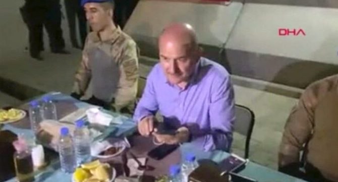 Cumhurbaşkanı Erdoğan, üs bölgesindeki askerlerin bayramını kutladı