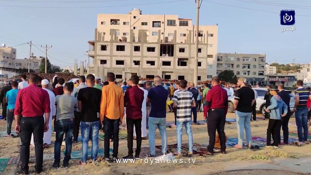 مواطنون يؤدون صلاة العيد في عجلون