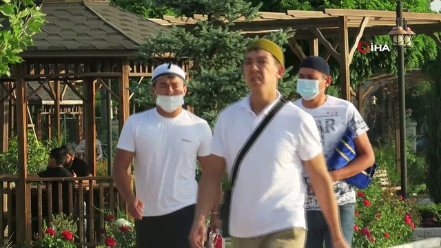 - Kırgızistan’da Kurban Bayramı namazı camilerde kılındı