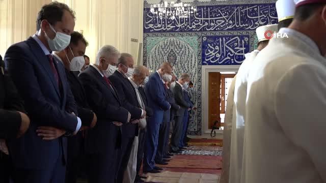 Cumhurbaşkanı Erdoğan, Bayram namazını KKTC'de kıldı