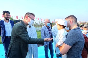 Başakşehir'de açık havada bayram namazı coşkusu