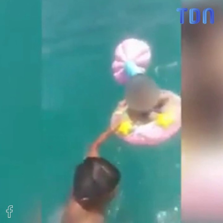 Un bébé secouru en mer après avoir flotté sur près d'1 km sur sa bouée gonflable