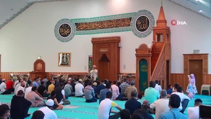 İngiltere'nin başkenti Londra'da bayram namazı kılındı