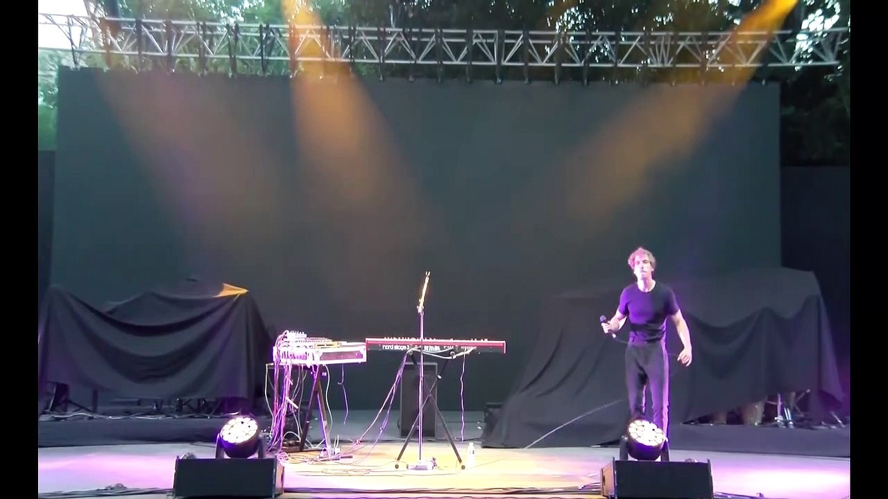 Grand Corps Malade titre "Pendant 24h" les Nuits d'Istres vidéo