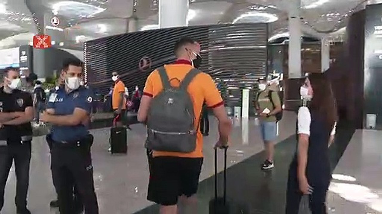 Burak Elmas, PSV maçı için takımla beraber gitti