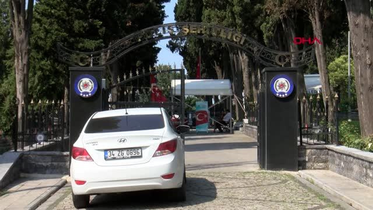 İSTANBUL ? EDİRNEKAPI ŞEHİTLİĞİ'NDE BAYRAM ZİYARETLERİ