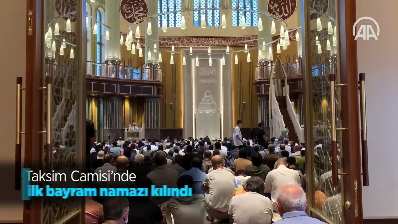 Taksim Camisi'nde ilk bayram namazı kılındı