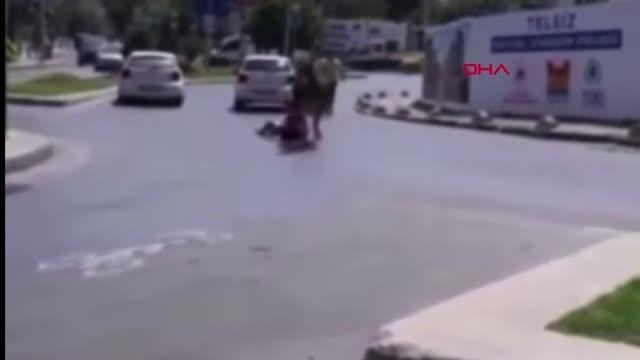 Kaçan danayı kuyruğundan tutarak durdurmaya çalışınca metrelerce sürüklendi