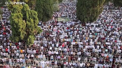 شاهد | المسلمون حول العام يحتفلون بأول أيام عيد الأضحى